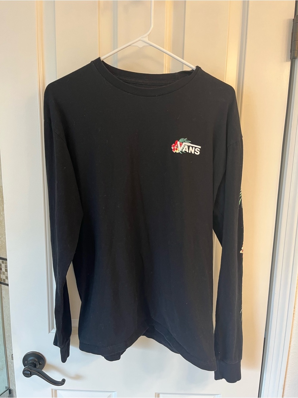 Vans Men’s Black Long-Sleeve Graphic Tee Size Medium